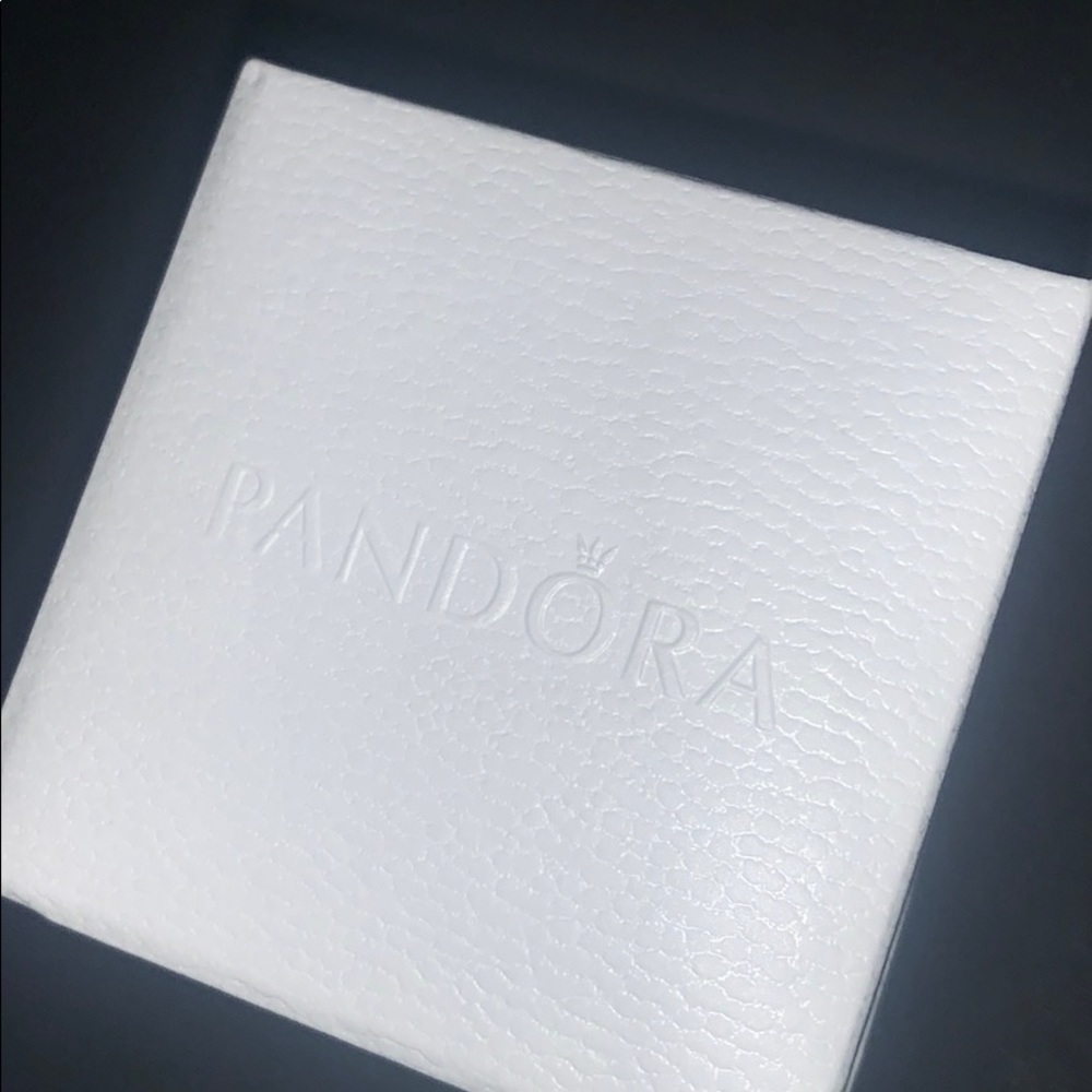 Size ‘6 Women’s Pandora Ring - Picture 3 of 3